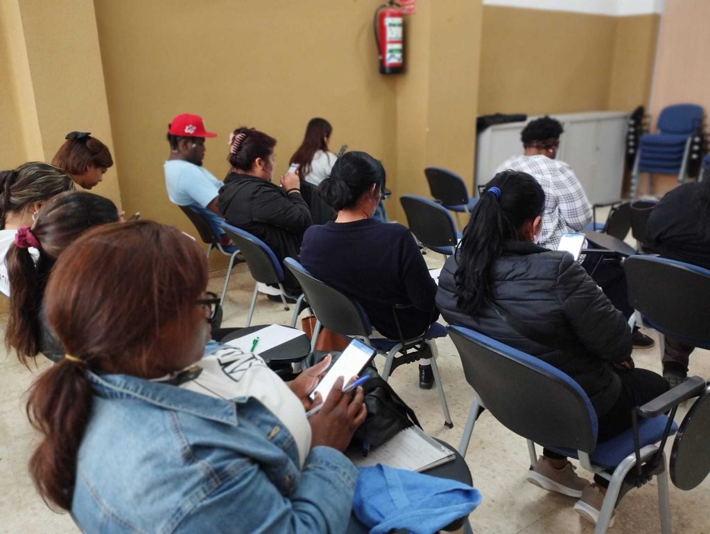 CON EL CARNET EN LA MANO WhatsApp Image 2025 05 02 At 14.09.01 1024x771